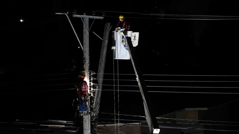 Enel anuncia cortes de luz en DIEZ comunas de la Región Metropolitana para este miércoles 11