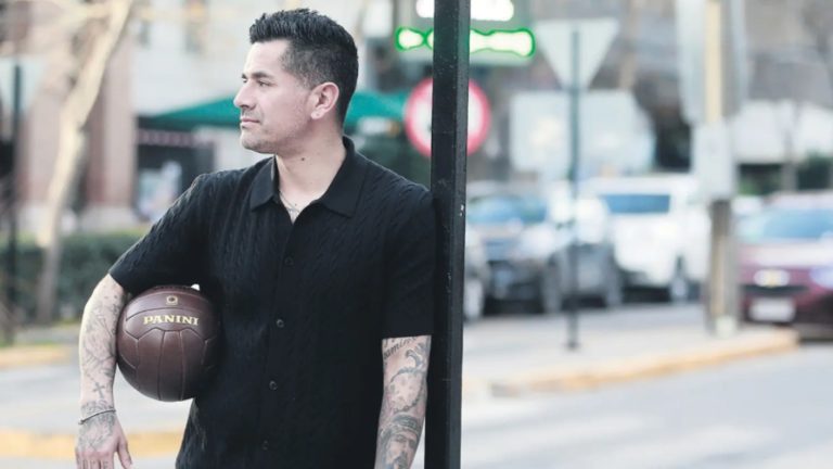 Kike Acuña lanza su libro autobiográfico: Detalla sus cuatro matrimonios y los nueve años sin alcohol