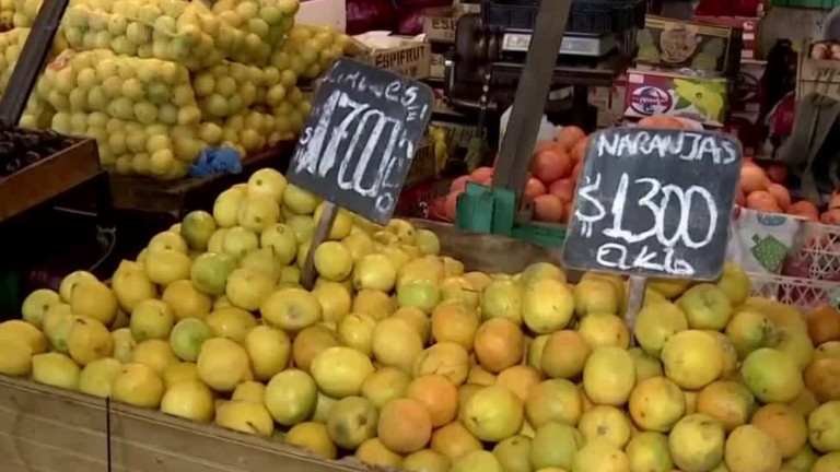 IPC de junio cae más de lo esperado: Baja el limón y la carne pero sube el pan