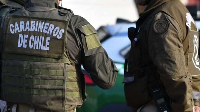 Les quitó el arma: Adulto mayor da muerte a un ladrón que entró a robar a su casa y deja herido a otro