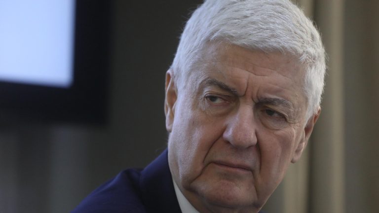 Piden la salida del director del SII: Lo acusan de pagar menos contribuciones de las que debía por 9 años