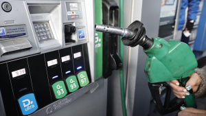 ENAP confirma nueva alza de combustibles: Subirá el diésel y la bencina