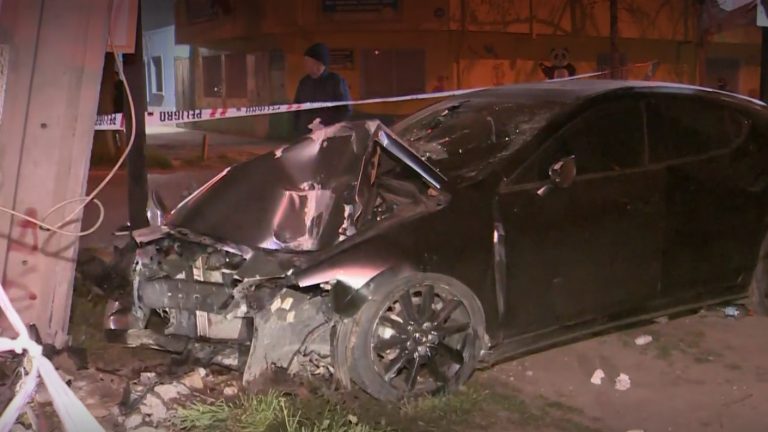 Vehículo protagonizó grave choque en Conchalí tras colisionar con poste: Conductor iba en estado de ebriedad