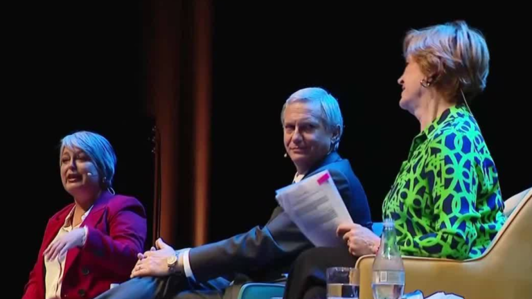 Economía y trabajo marcaron tenso debate entre Jara, Kast y Matthei