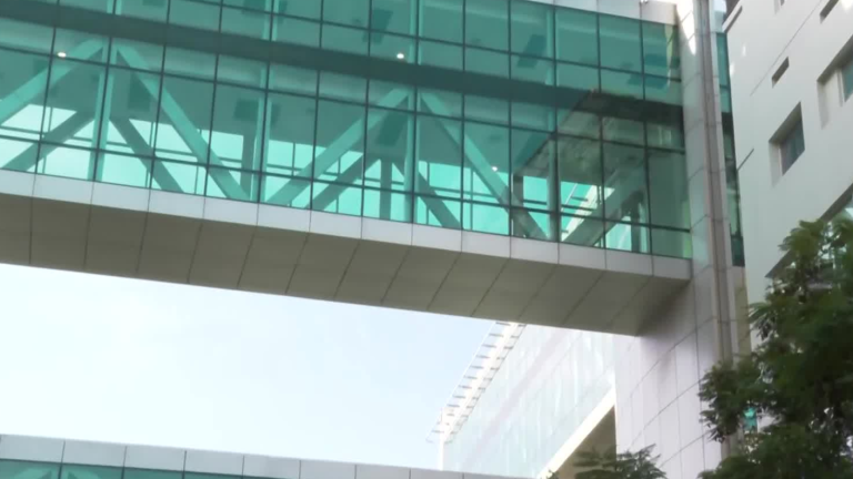 Trabajador que limpiaba vidrios murió tras caer del séptimo piso de la Clínica Santa María