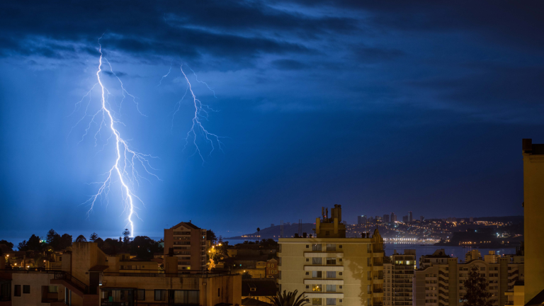 Alerta por aviso de tormentas eléctricas: Las seis regiones que serán afectadas