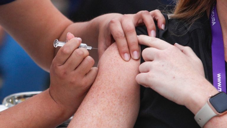 Vacuna para la influenza ahora es gratis para todos: Encuentra aquí tu vacunatorio más cercano