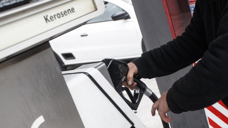 ¿El esperado alivio para el bolsillo? Revisa el precio de las bencinas para los próximos días