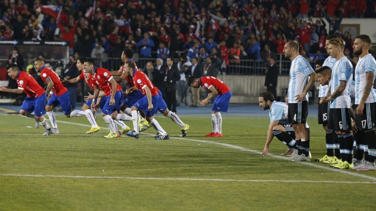Para volver a emocionarse: Revive la tanda de penales que consagró a Chile en la Copa América 2015