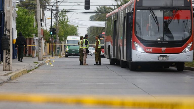 Encuentran a una persona fallecida al interior de bus RED en Maipú: No habría intervención de terceros