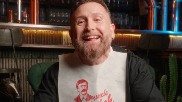 Juan Pablo López sorprende creando su propia hamburguesa en conocida cadena de comida rápida