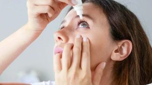 Este error al usar gotas para ojos podría empeorar tu visión
