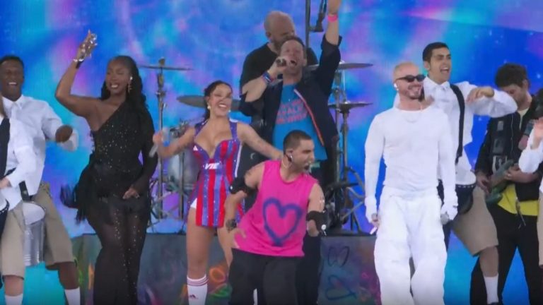 Con Coldplay de sorpresa: Así fue el show del entretiempo en final del Mundial de Clubes