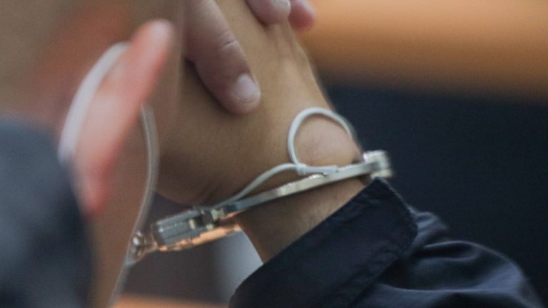 Tenía historial de violencia: Condenan a hombre que mató a golpes a su hija de 45 días en Puerto Montt