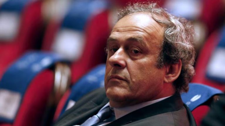 Sustrajeron hasta sus trofeos: Histórico ex futbolista sufre robo en su casa en Francia