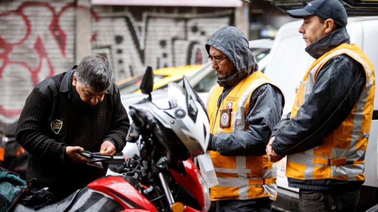 Atención motociclistas: Independencia limita acompañantes y exige registro a repartidores