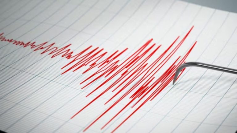 Decretan alerta de tsunami tras dos terremotos en la península de Kamchatka en Rusia