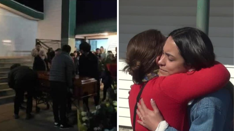 Insólito: Familia alega que párroco les negó la iglesia y terminaron haciendo velorio en plena calle