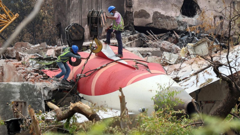 Tragedia aérea de Air-India: Familiares de fallecidos denuncian envío de cuerpos equivocados