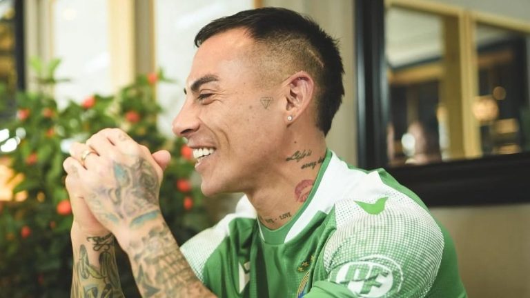 “No es tu familia”: Hinchas de la U se dividen por llegada de Eduardo Vargas a Audax Italiano