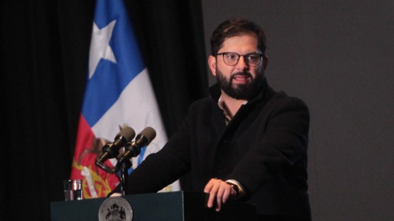 Presidente Boric llama a la calma producto de la alerta de tsunami en Chile: 