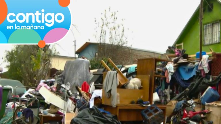 Vecino se tomó la vereda y acumula kilos de basura en Conchalí: Hace 15 años bloqueó paso peatonal