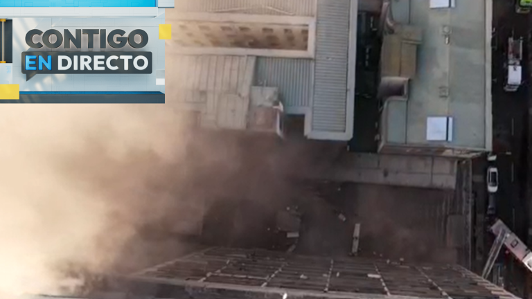 ÚLTIMO MINUTO: Reportan nube de humo en edificio cercano a inmueble incendiado en Santiago Centro