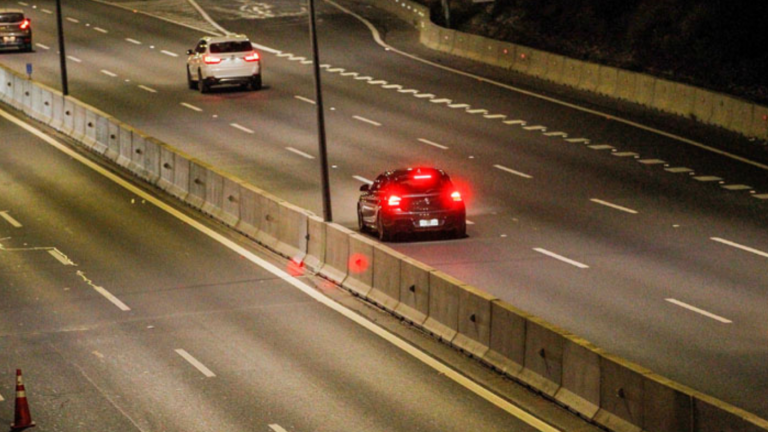 Polémica medida: Ordenan remate de auto que participó en carrera clandestina