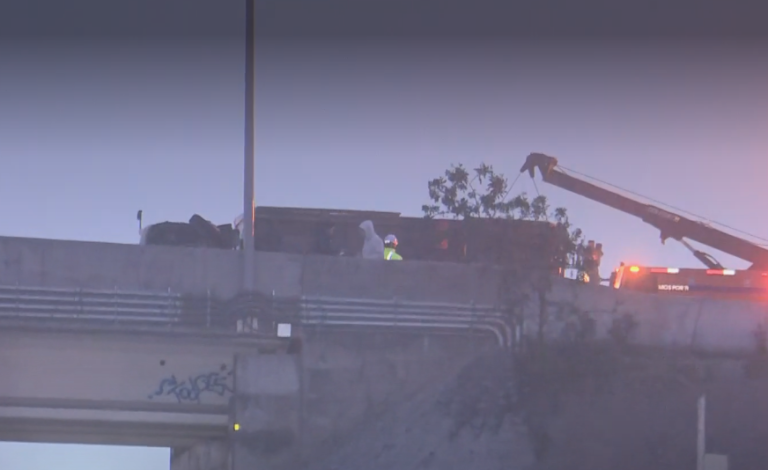 Camión se volcó en Ruta 68 en enlace San Pablo: Autopista se encuentra con restricción de tránsito