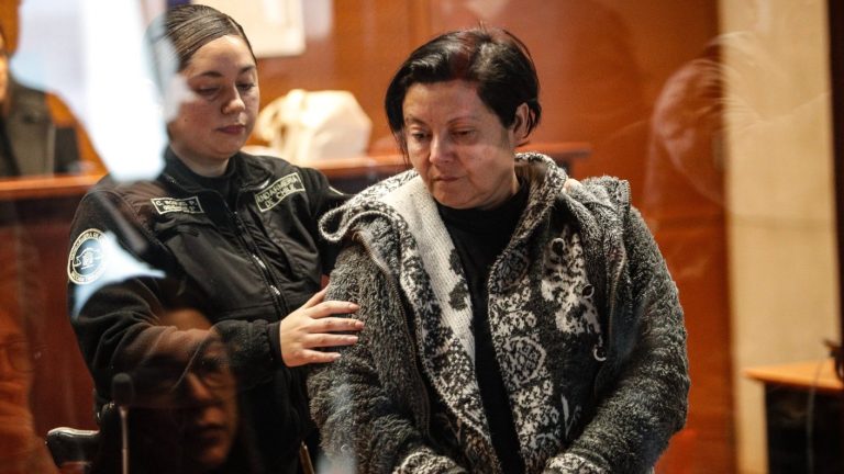 Ordenan prisión preventiva para hija de adulta mayor encontrada muerta en una maleta en Recoleta