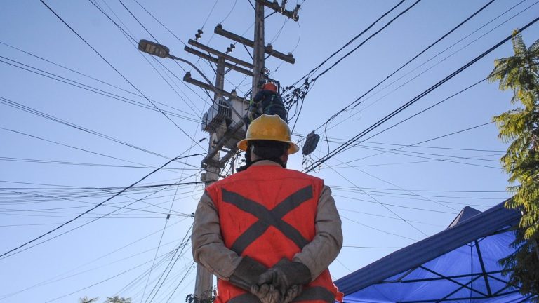 Enel confirma corte de luz para DIEZ comunas este jueves 10: Revisa zonas afectadas y horarios