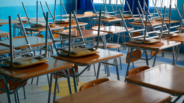 Escolar terminó con convulsiones tras brutal pelea con compañero en colegio de Coronel