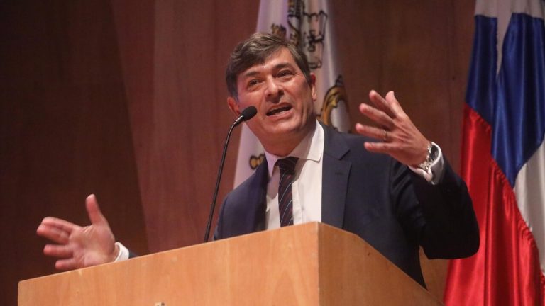 VIDEO | “Que enchulen a la vieja”: El comentario que le valió pifias a Parisi en foro minero