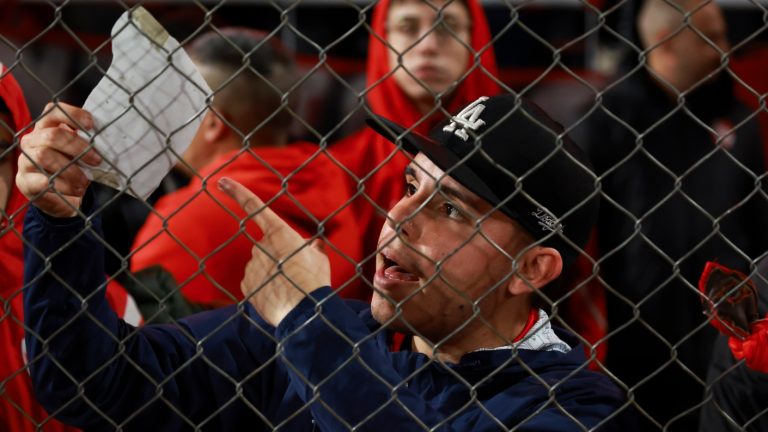 Por graves incidentes en las tribunas: Conmebol canceló partido entre Independiente y Universidad de Chile