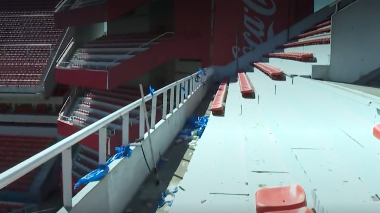 Dos hinchas de la U siguen internados en Argentina: Uno se mantiene con respiración mecánica