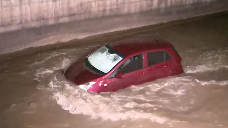 Pareja cayó al Canal San Carlos en La Florida: Conductora ebria habría estado aprendiendo a manejar