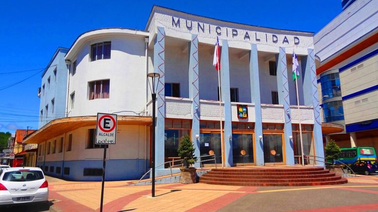 Funcionario municipal de Puerto Montt ganaba $6 millones y fue despedido por contratar a hijastra