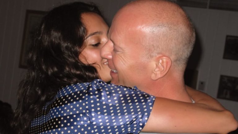 “El lenguaje se le está yendo”: Esposa de Bruce Willis revela nuevos antecedentes del complejo momento del actor