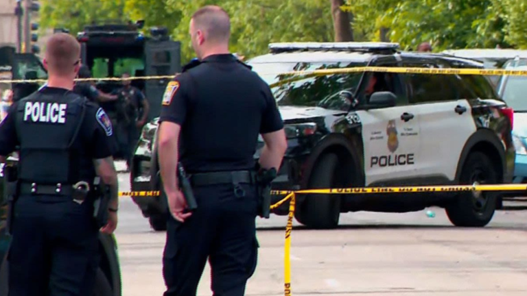 Tiroteo en escuela católica de Minneapolis deja dos niños muertos y al menos 17 heridos