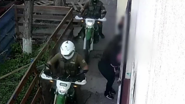 VIDEO | Corrieron entre la gente: Persecución y balacera en Quinta Normal deja dos detenidos