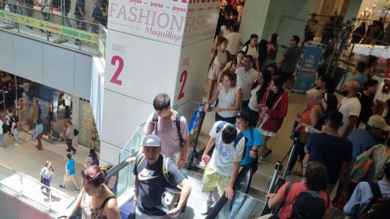 Chile es el país de la OCDE con mayor crecimiento de ingresos reales en primer trimestre de 2025