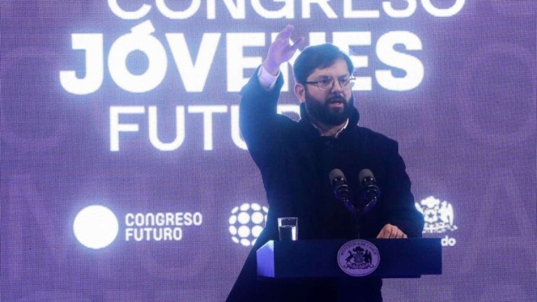 Pdte. Boric contó en qué utiliza la IA y ChatGPT en inauguración de Congreso Jóvenes Futuro