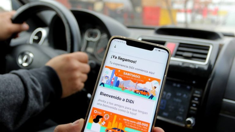 Mujer denunció que fue acuchillada por conductor de app en pleno viaje por Providencia