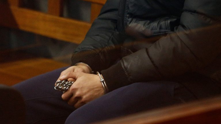 Joven casi pasa un año preso por culpa de su hermano en el Biobío: Esta es su historia