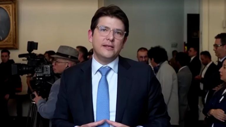 Confirman muerte de precandidato presidencial colombiano Miguel Uribe: Fue baleado en atentado de junio