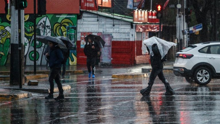 Fin de semana largo con lluvia: Altas temperaturas terminarán este jueves en la RM