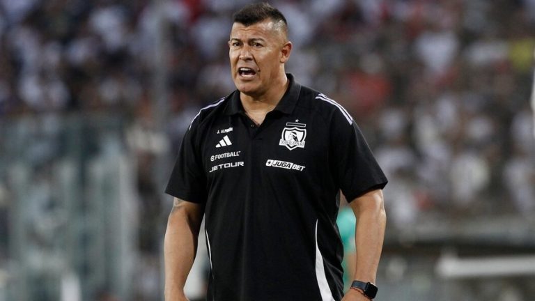 Garra Blanca vuelve a amenazar a Jorge Almirón y exige su salida de Colo Colo: “Te vas o te sacamos”