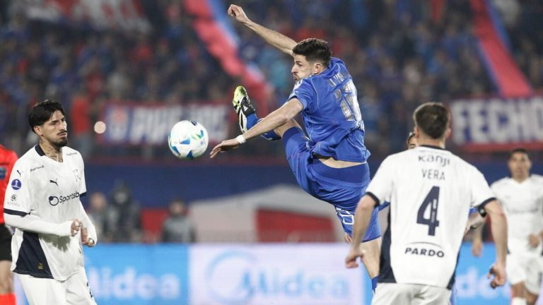 Intenso debate: El jugador de la U que fue “héroe y villano” en victoria ante Independiente