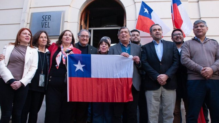 Partidos oficialistas inscriben en el Servel pacto parlamentario junto a la DC