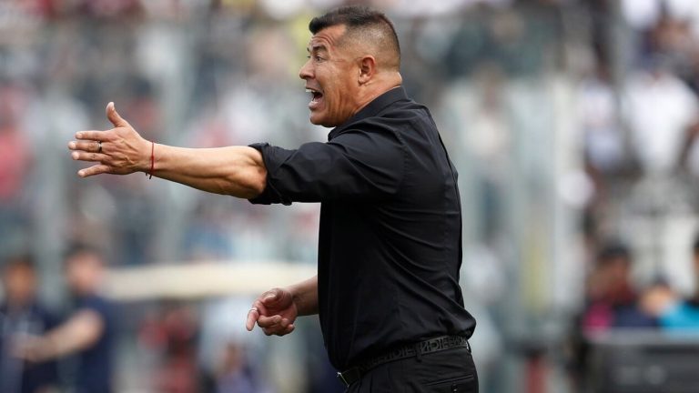 A la espera de oficializar salida de Jorge Almirón: El interino que dirigió la práctica de Colo Colo